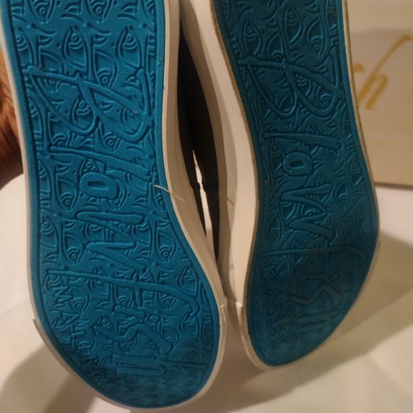 The Blowfish Malibu Women's Marley is a casual sneaker that features a canvas - Picture 6 of 7